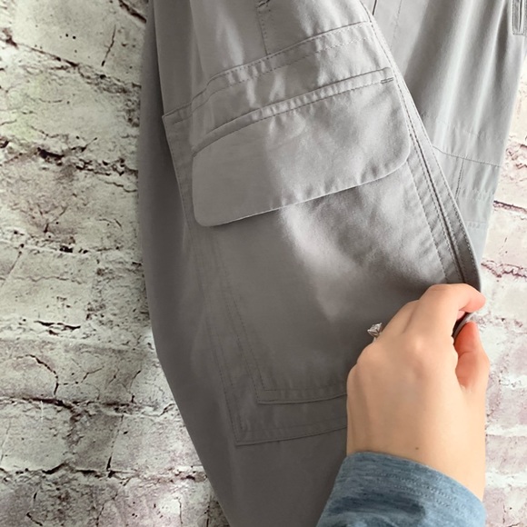 Athleta 6 Jogger Khaki Gray Pants Lightweight - Picture 8 of 8